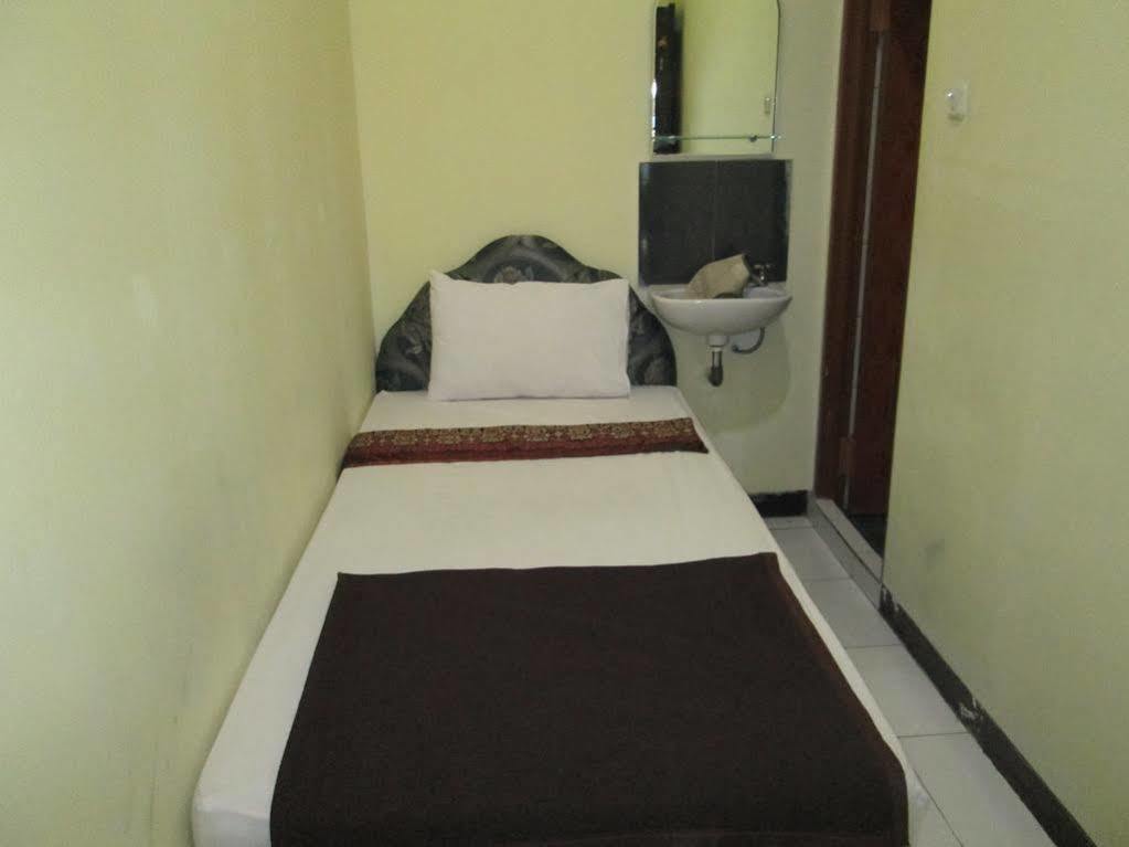 Venice Guest House Bandung Exterior photo