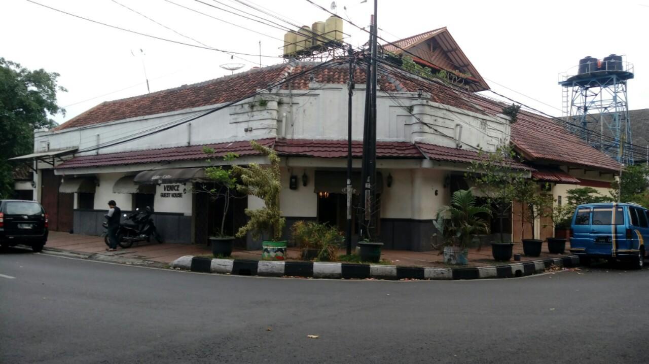 Venice Guest House Bandung Exterior photo